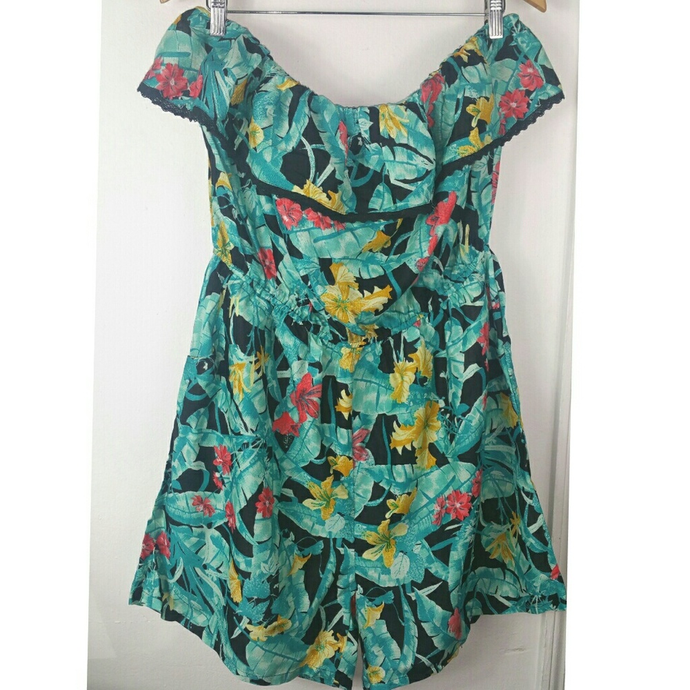 Nwt gorgeous floral ruffle romper shorts